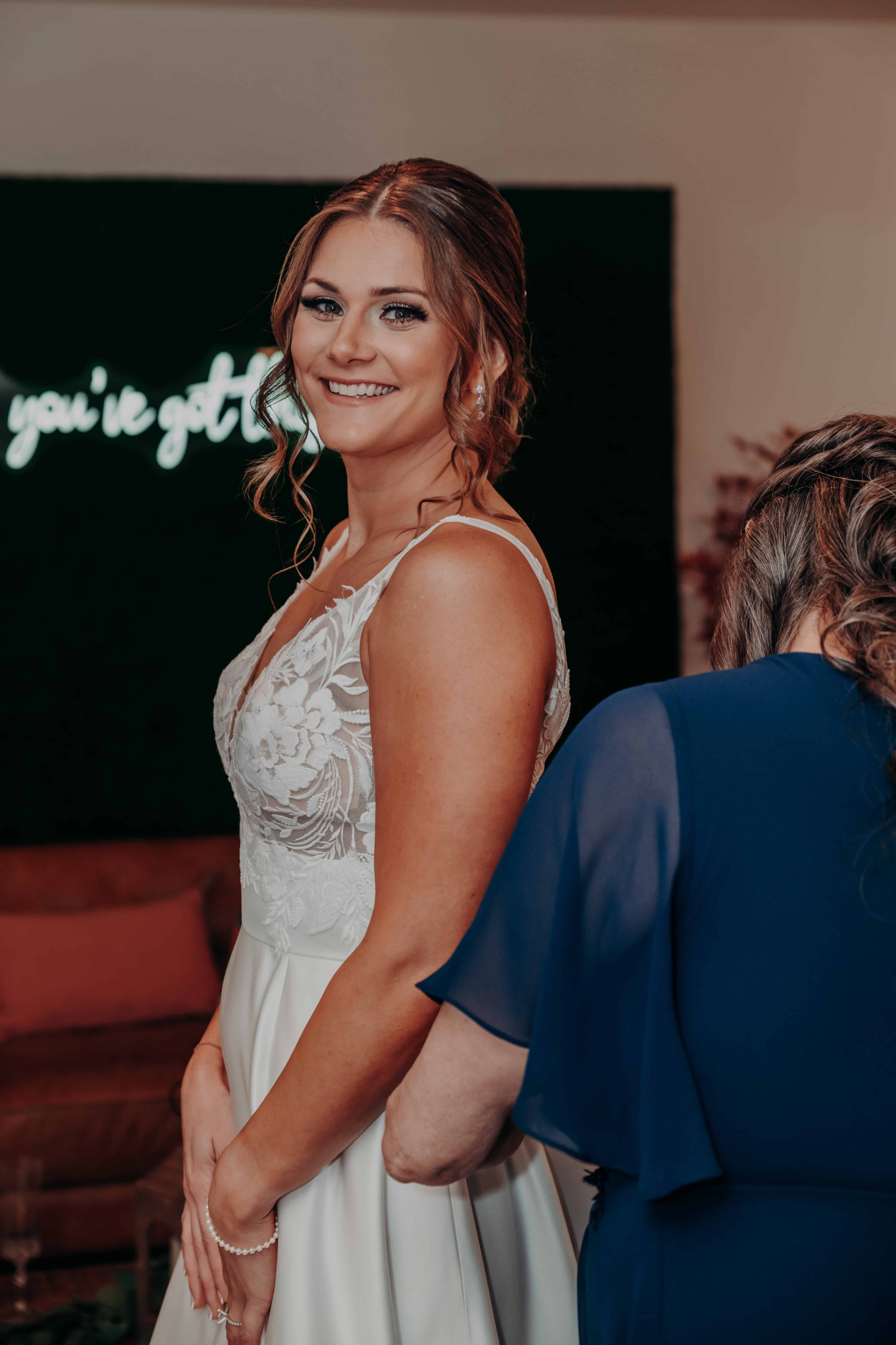 Hidden Acres wedding bride Hannah getting ready in bridal suite