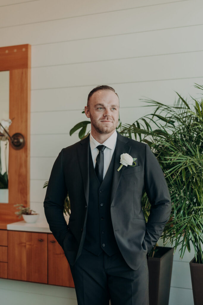Candid wedding moment at The Resort at Longboat Key Club (10)